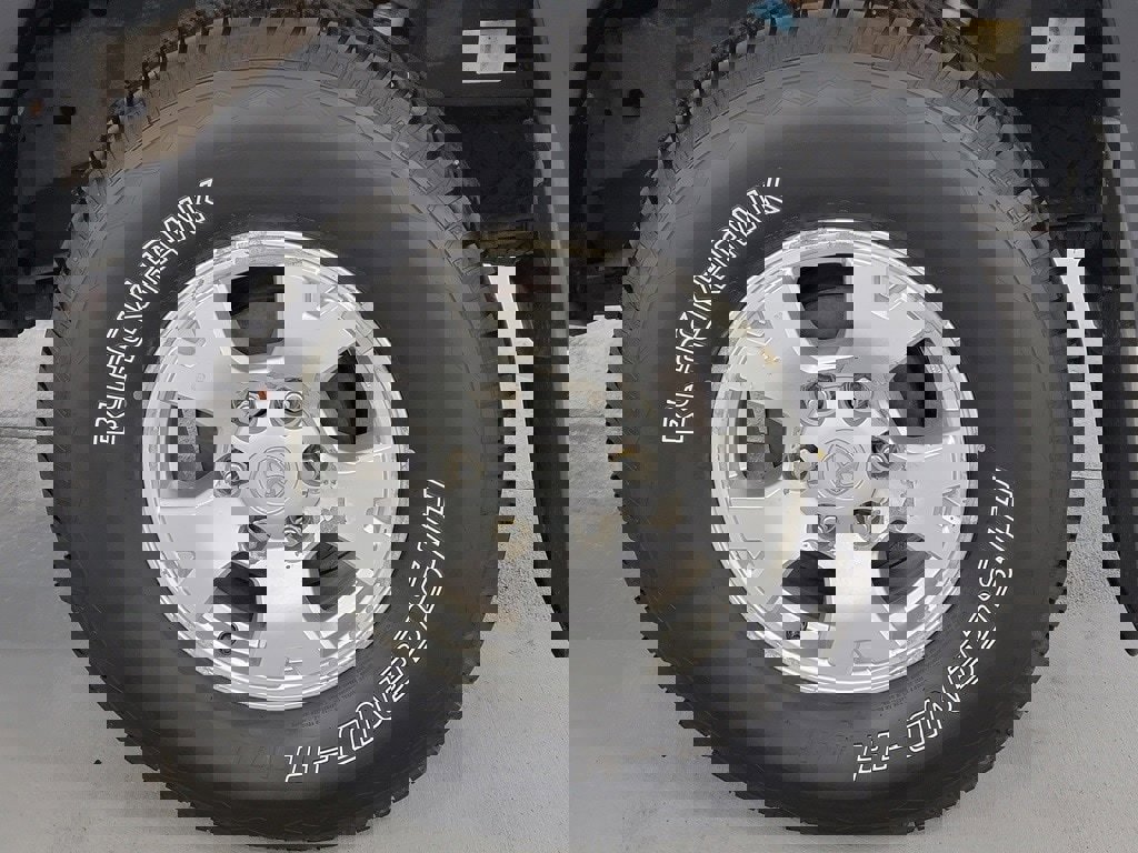 Used 2011 Toyota Tacoma Base image 12