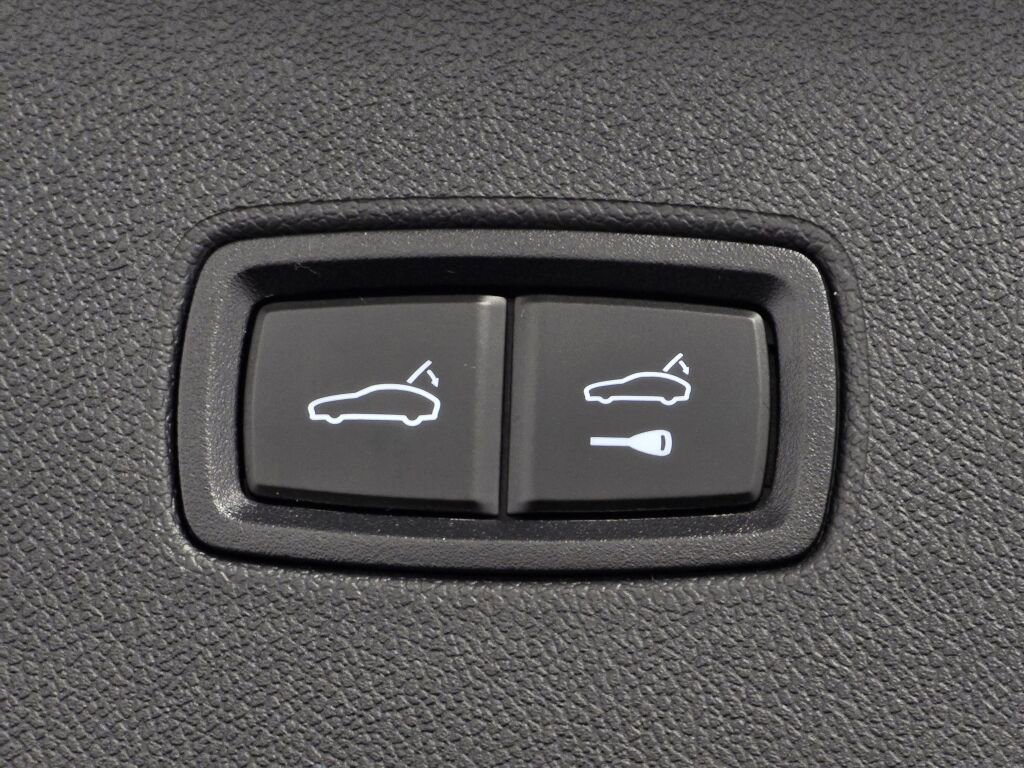 Used 2024 Porsche Cayenne image 25