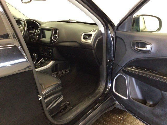 Used 2017 Jeep Compass Latitude w/ Popular Equipment Group AWD/4WD image 5