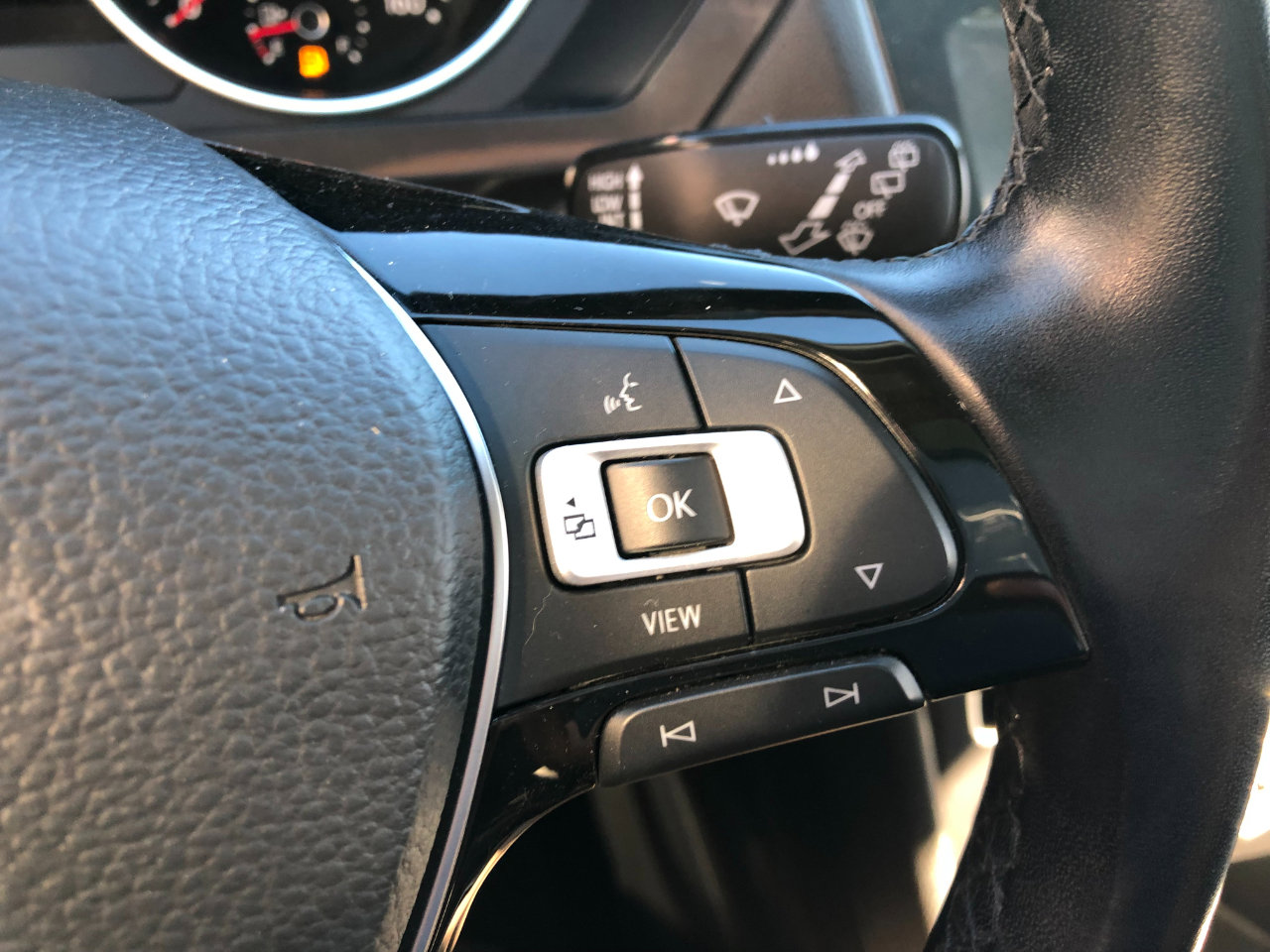 Used 2019 Volkswagen Tiguan SE w/ Panoramic Sunroof Package image 17