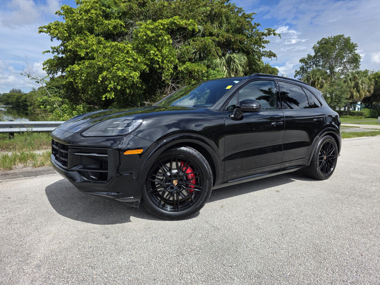 Used 2025 Porsche Cayenne GTS AWD/4WD image 1