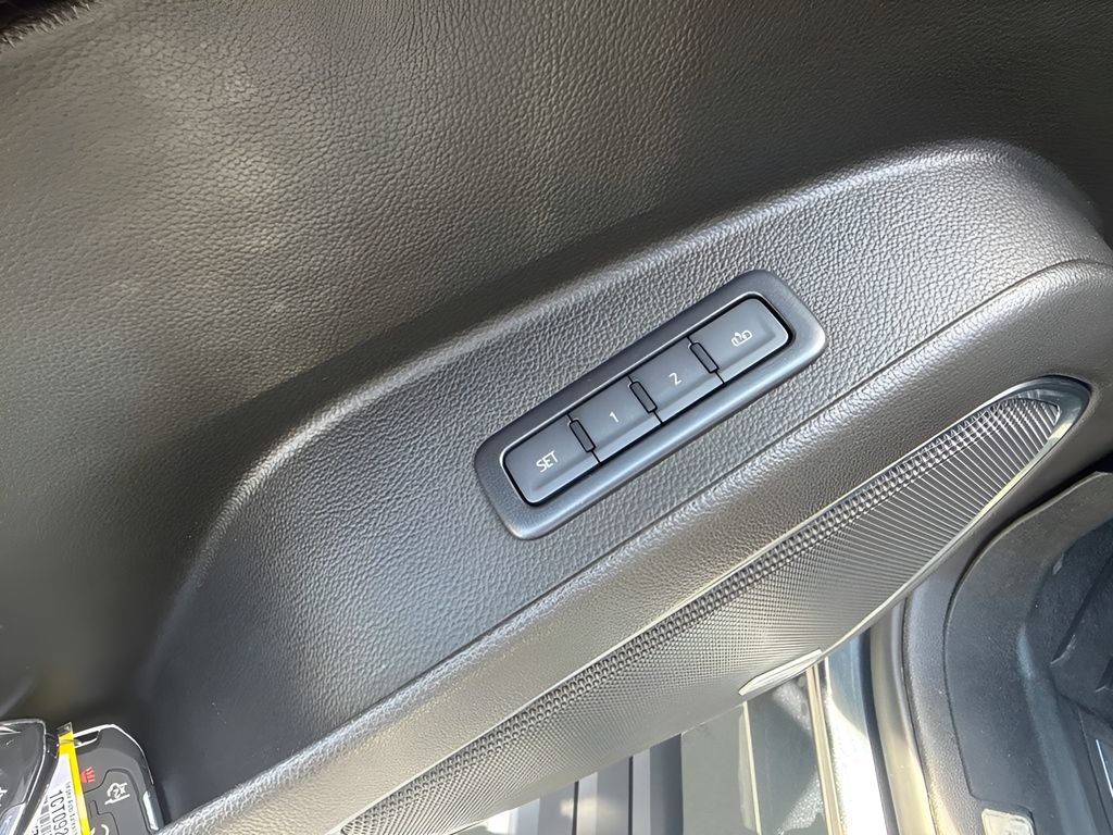Used 2019 Chevrolet Tahoe Premier w/ Premier Plus Edition AWD/4WD image 11