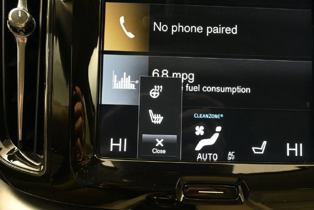 Used 2019 Volvo XC60 T5 Momentum w/ Multimedia Package FWD image 22