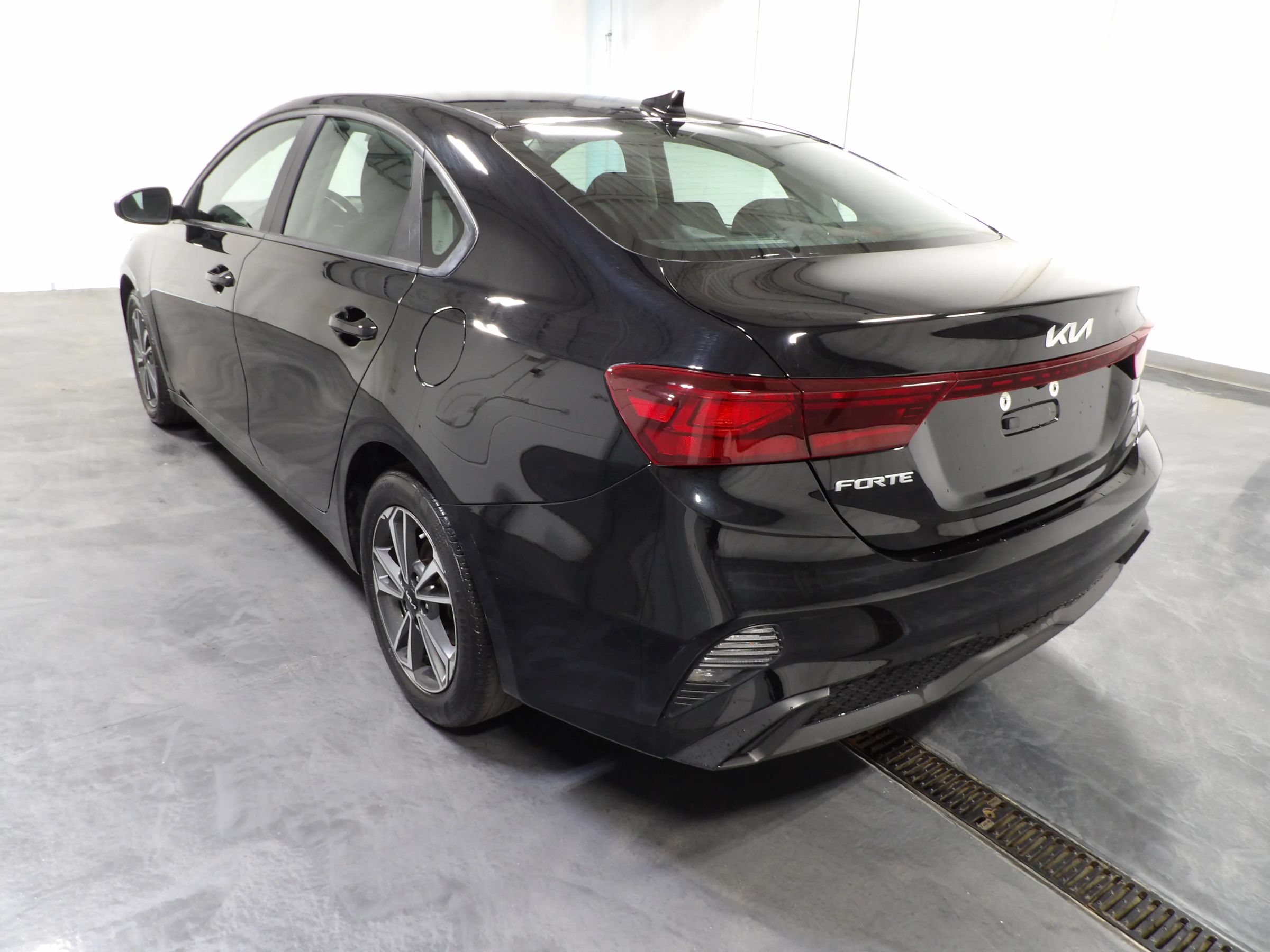 Used 2024 Kia Forte LXS FWD image 6