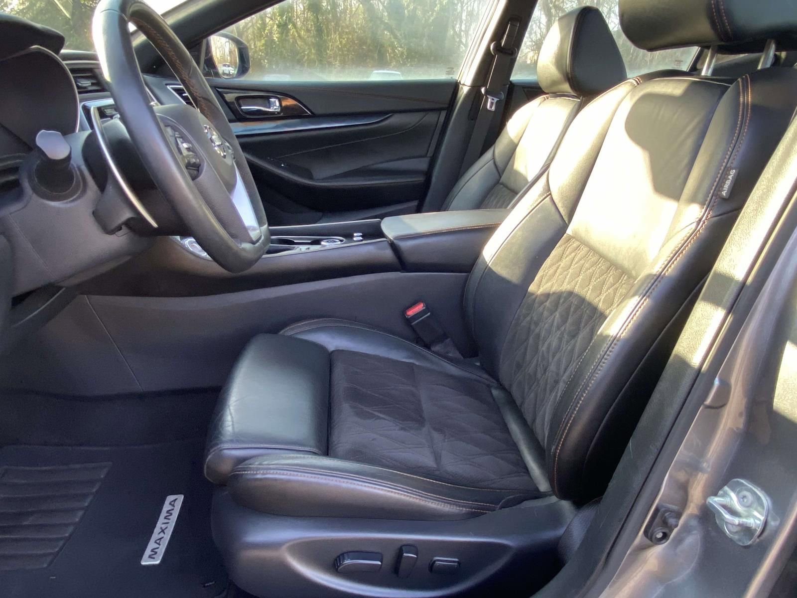 Used 2022 Nissan Maxima SR w/ Sport Mat Group FWD image 14