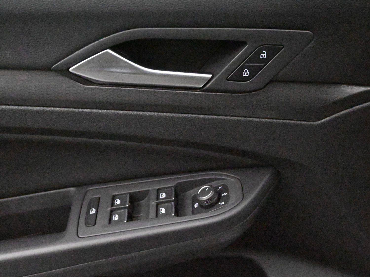 Used 2023 Volkswagen GTI SE image 8