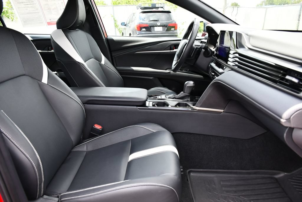Used 2025 Toyota Camry SE FWD image 31