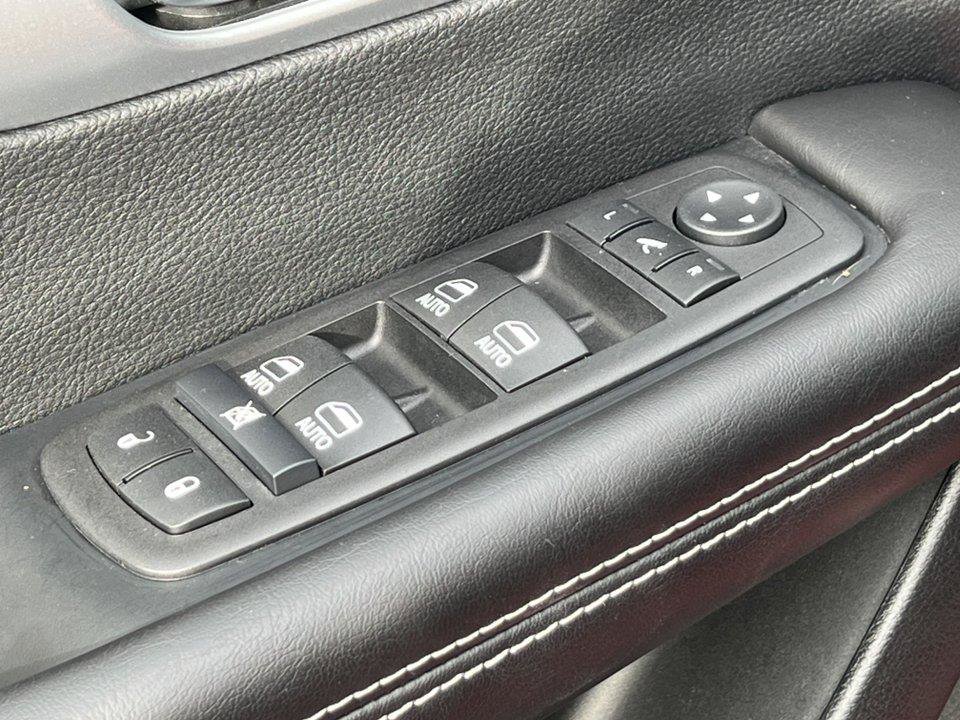Used 2026 Chrysler Pacifica Limited FWD image 20