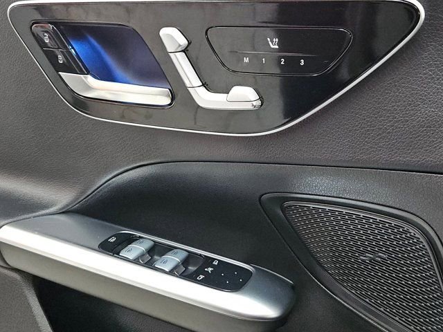 Used 2025 Mercedes-Benz C 300 4MATIC Sedan image 11