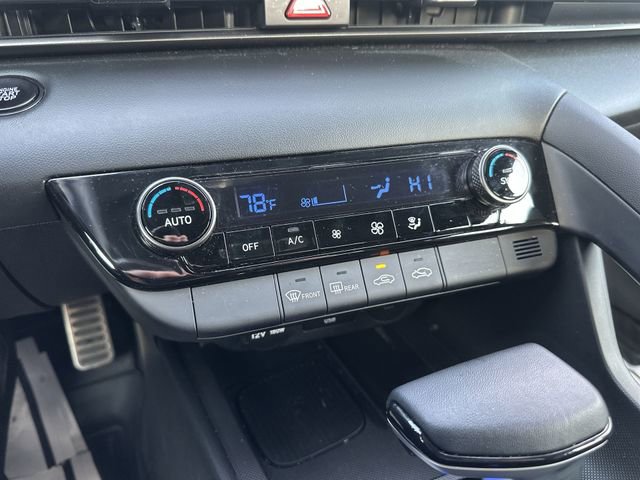 Certified 2025 Hyundai Elantra Sport image 18