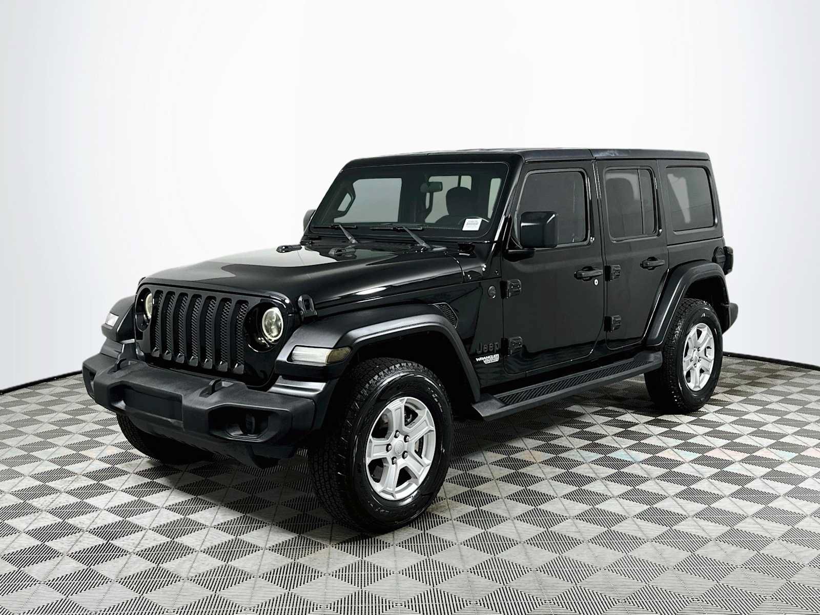 Used 2019 Jeep Wrangler Unlimited Sport S AWD/4WD image 3