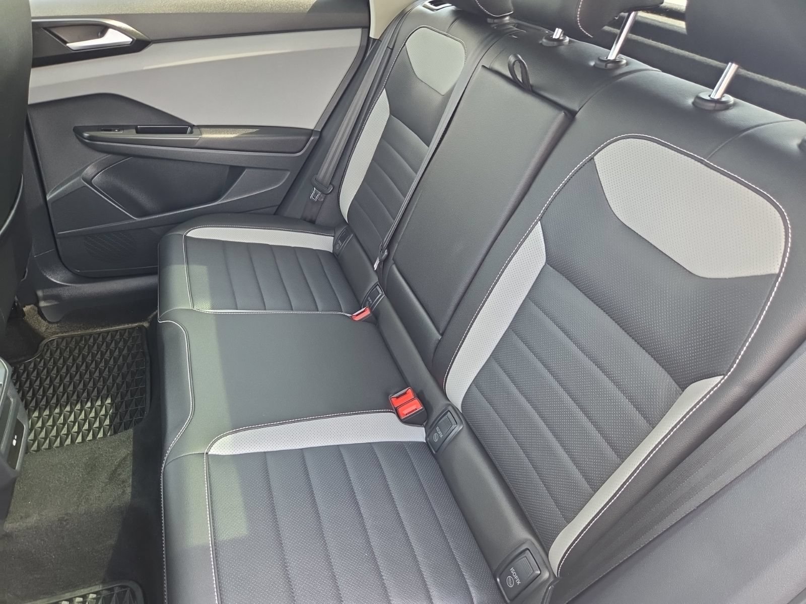 Certified 2023 Volkswagen Taos SEL AWD/4WD image 19