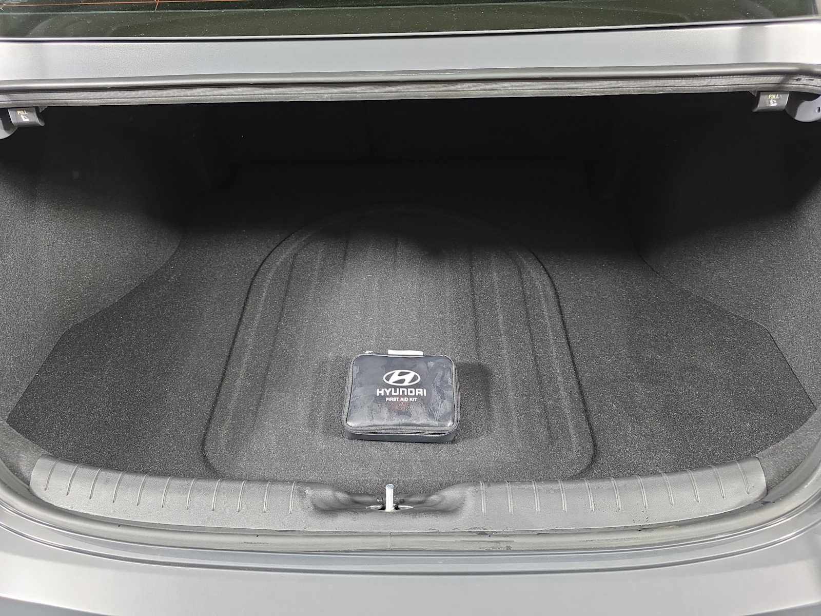 Used 2024 Hyundai Elantra Limited image 39