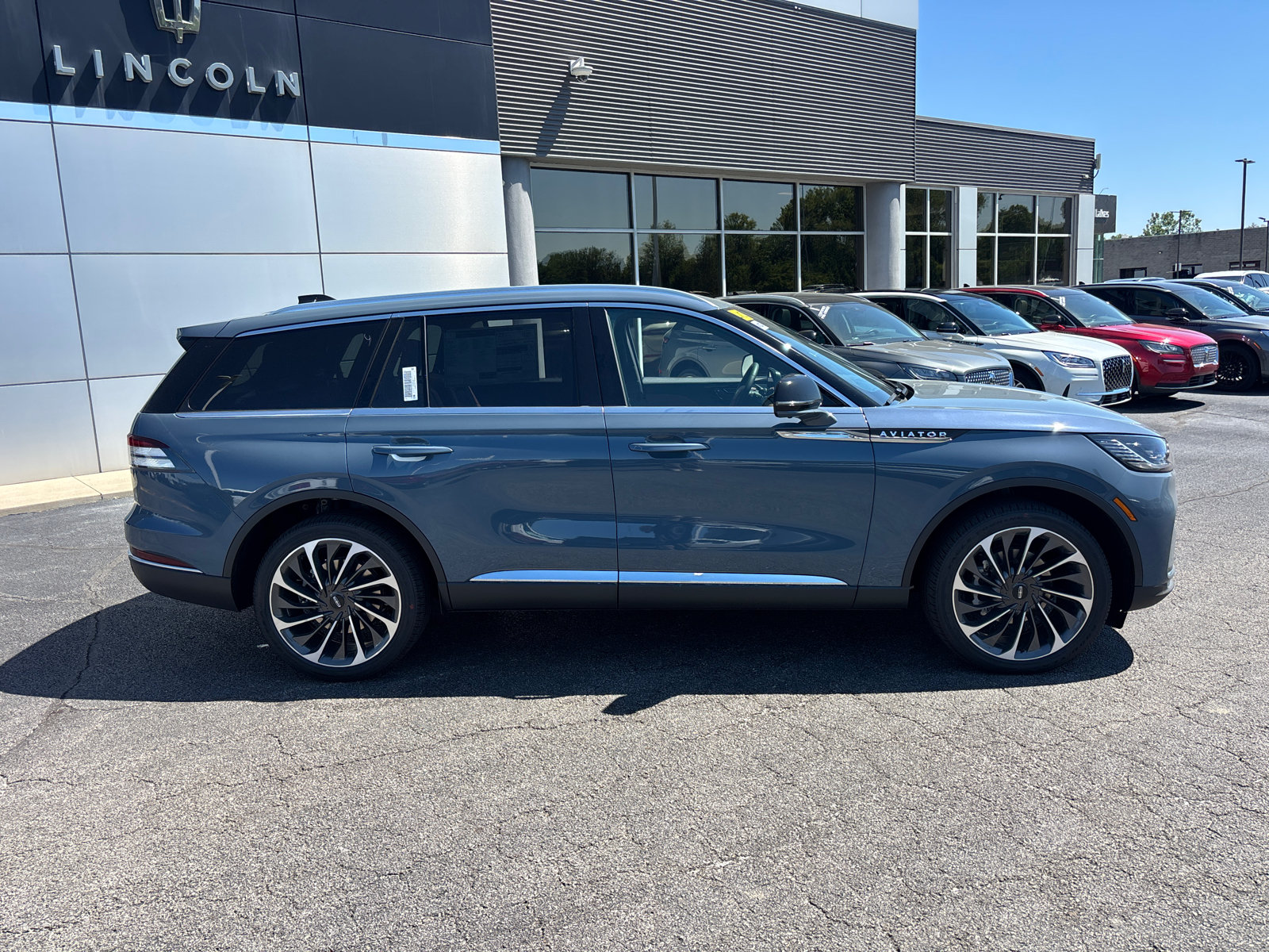 New 2026 Lincoln Aviator Reserve AWD/4WD image 8