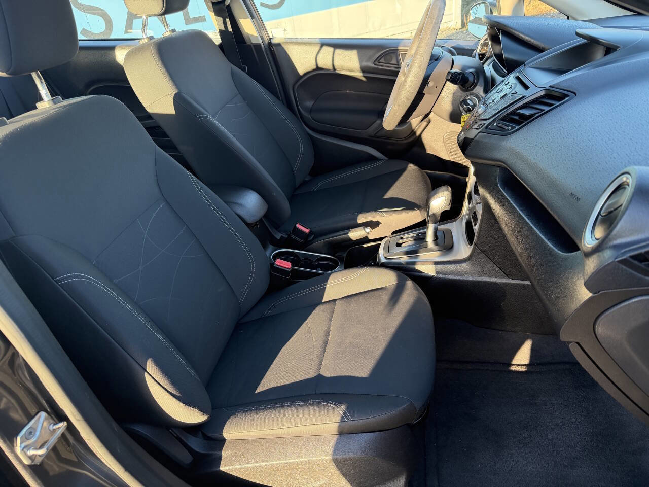 Used 2017 Ford Fiesta SE image 27