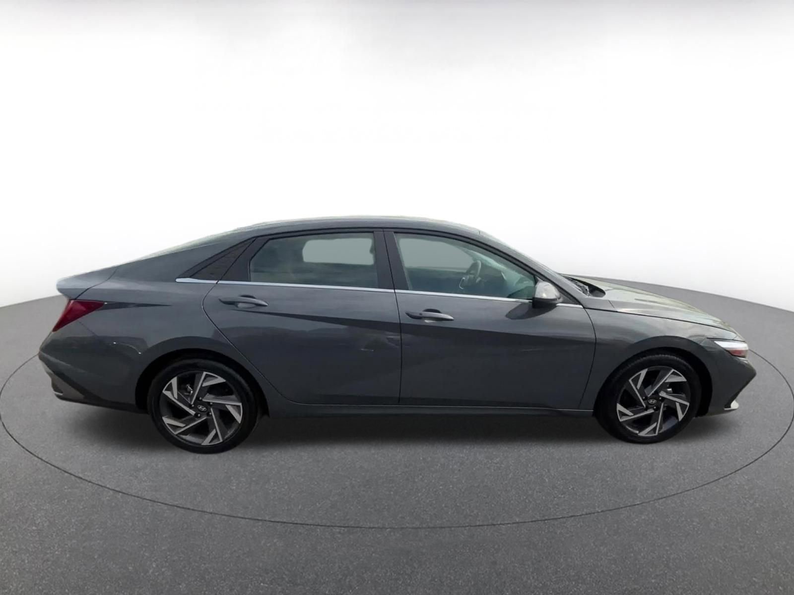 Used 2025 Hyundai Elantra SEL FWD image 15
