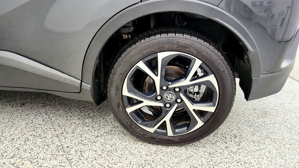 Used 2021 Toyota C-HR XLE FWD image 9
