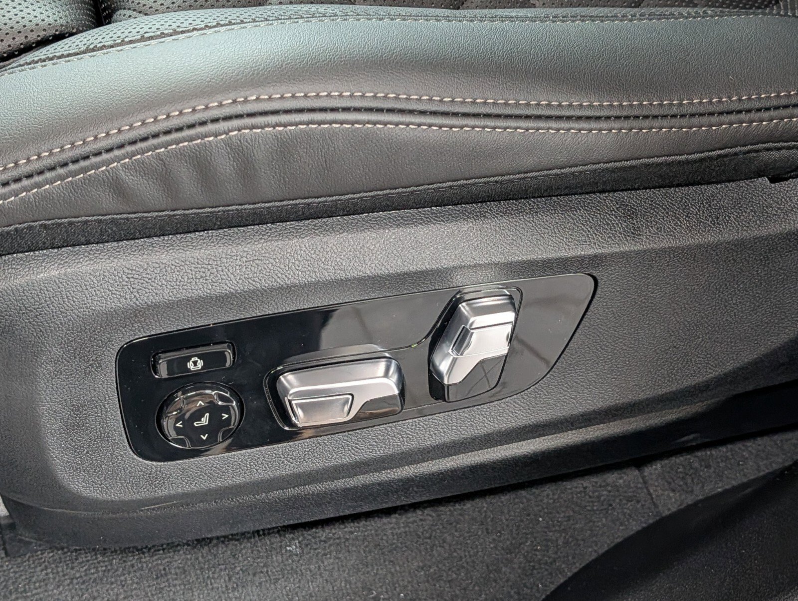 New 2026 BMW X5 xDrive40i w/ M Sport Package image 9