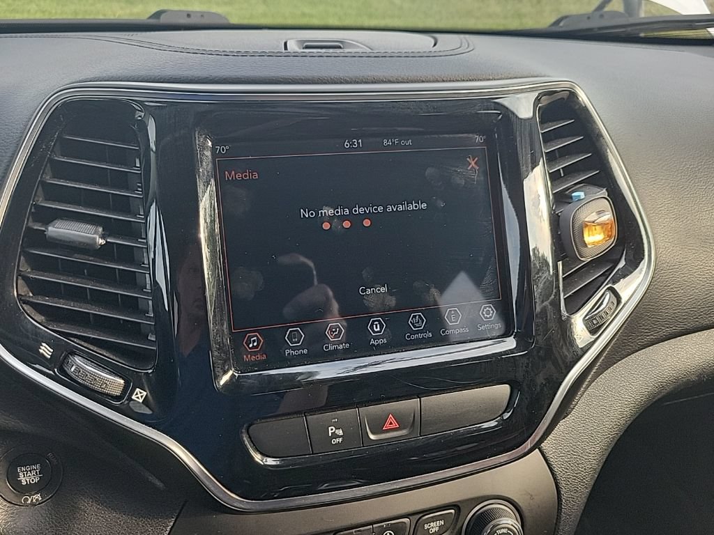 Used 2019 Jeep Cherokee Limited AWD/4WD image 23