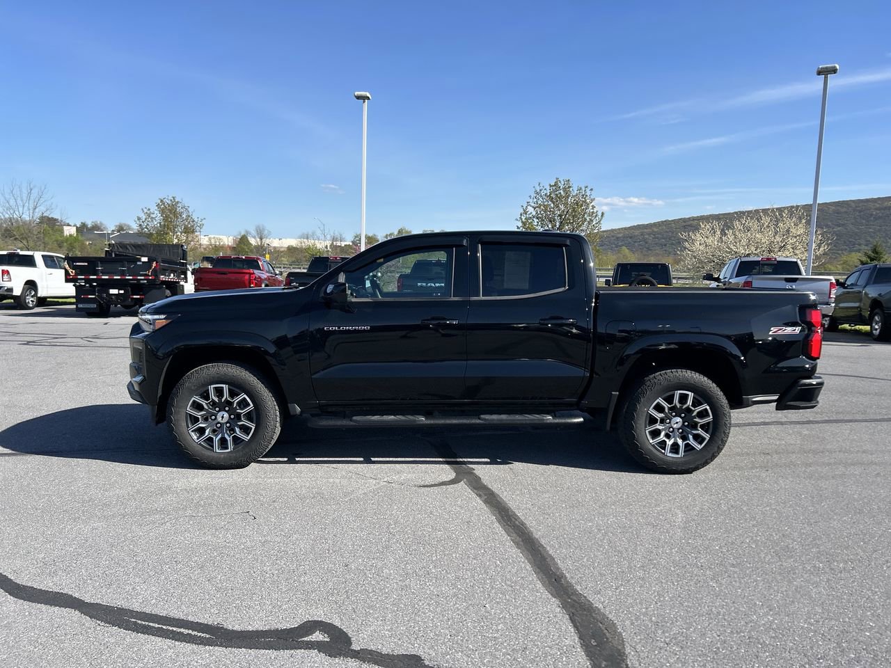 Used 2024 Chevrolet Colorado Z71 w/ Z71 Convenience Package 2 AWD/4WD image 4