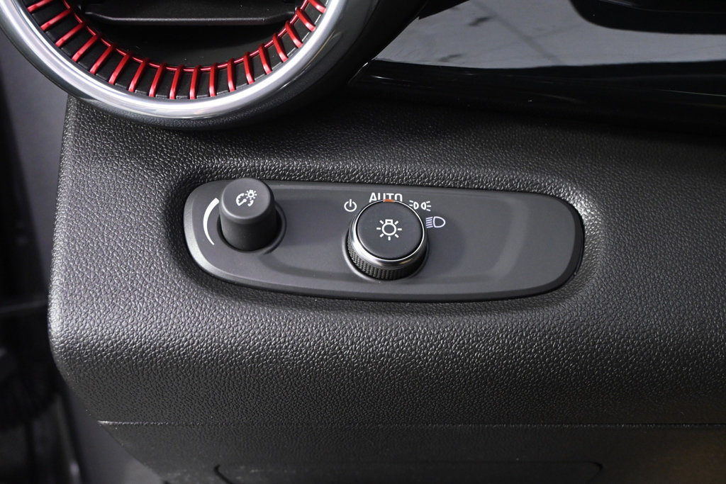 Used 2024 Chevrolet Trax RS w/ Sunroof Package FWD image 24