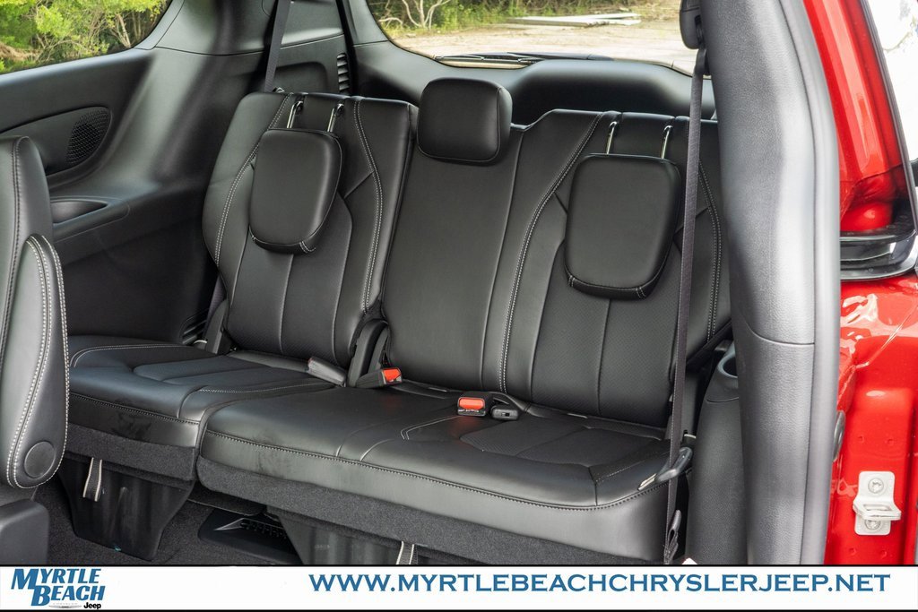 New 2026 Chrysler Pacifica Select image 13