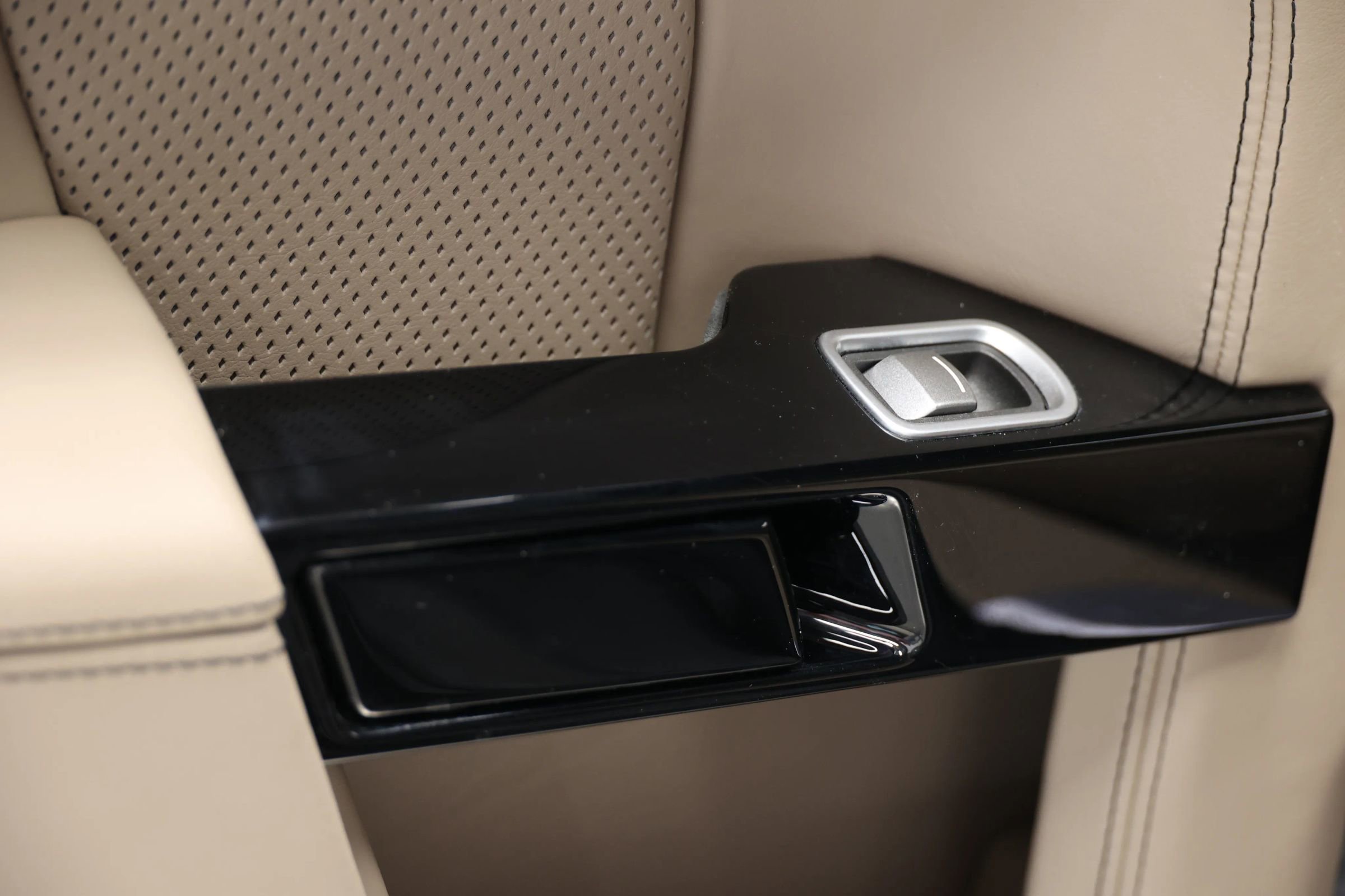 Used 2017 Aston Martin Rapide S image 33