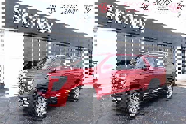 New 2026 GMC Yukon XL Denali w/ Sun & Power Step Package