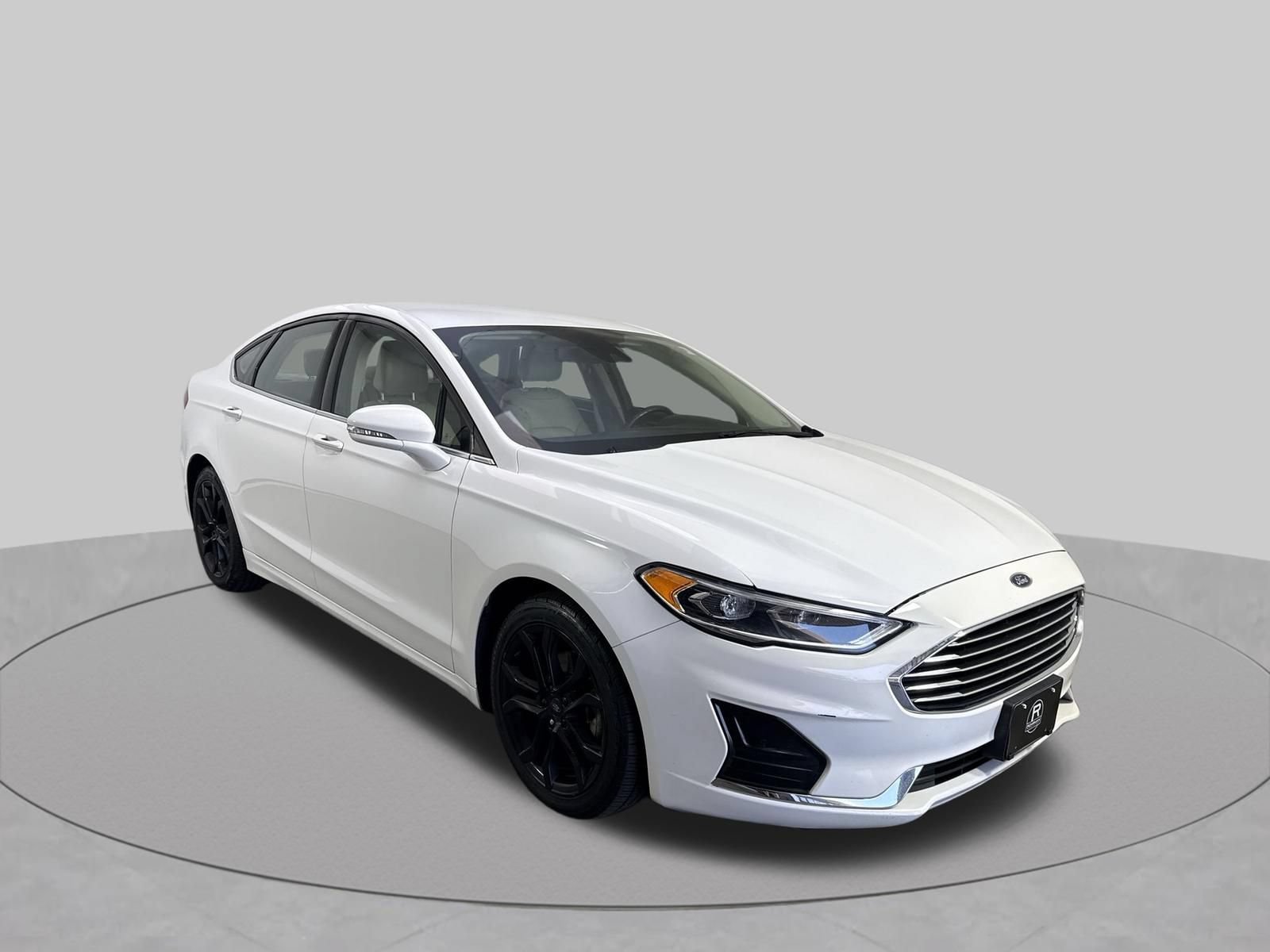 Used 2020 Ford Fusion SEL FWD image 3