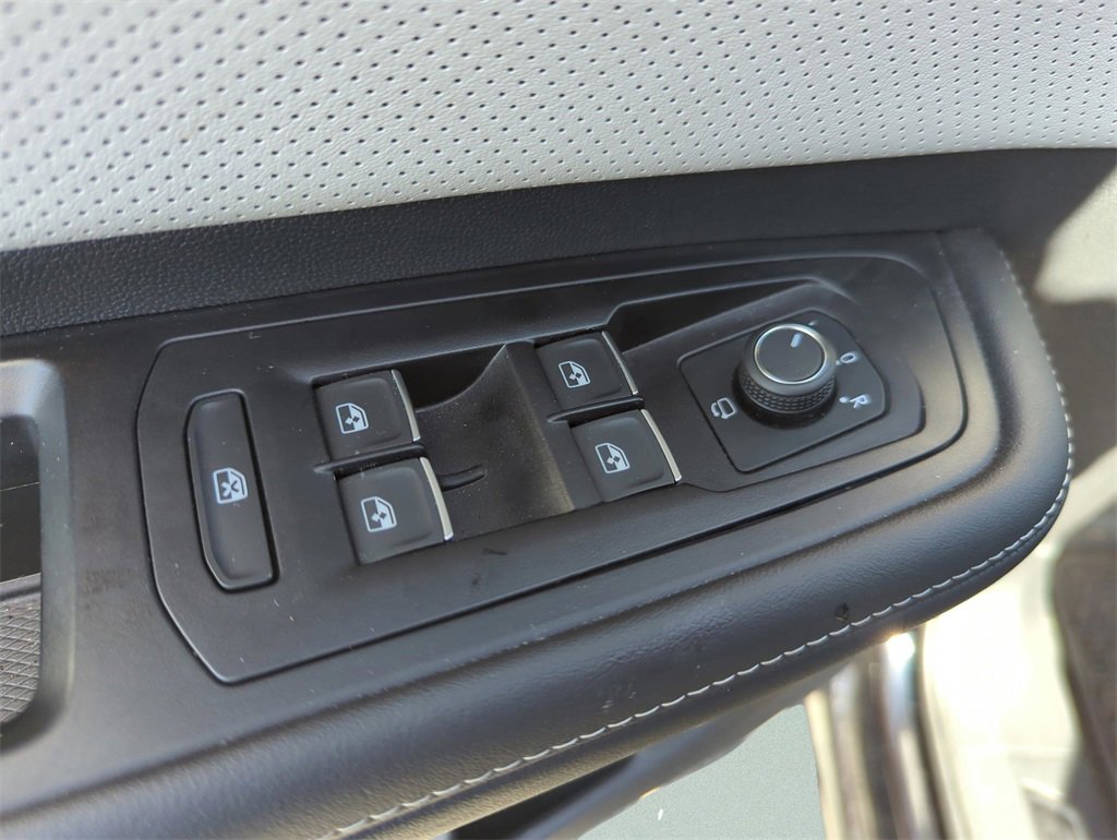 Used 2025 Volkswagen Atlas Cross Sport SEL Premium R-Line image 26