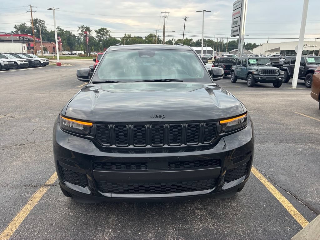Used 2023 Jeep Grand Cherokee L Laredo AWD/4WD image 2