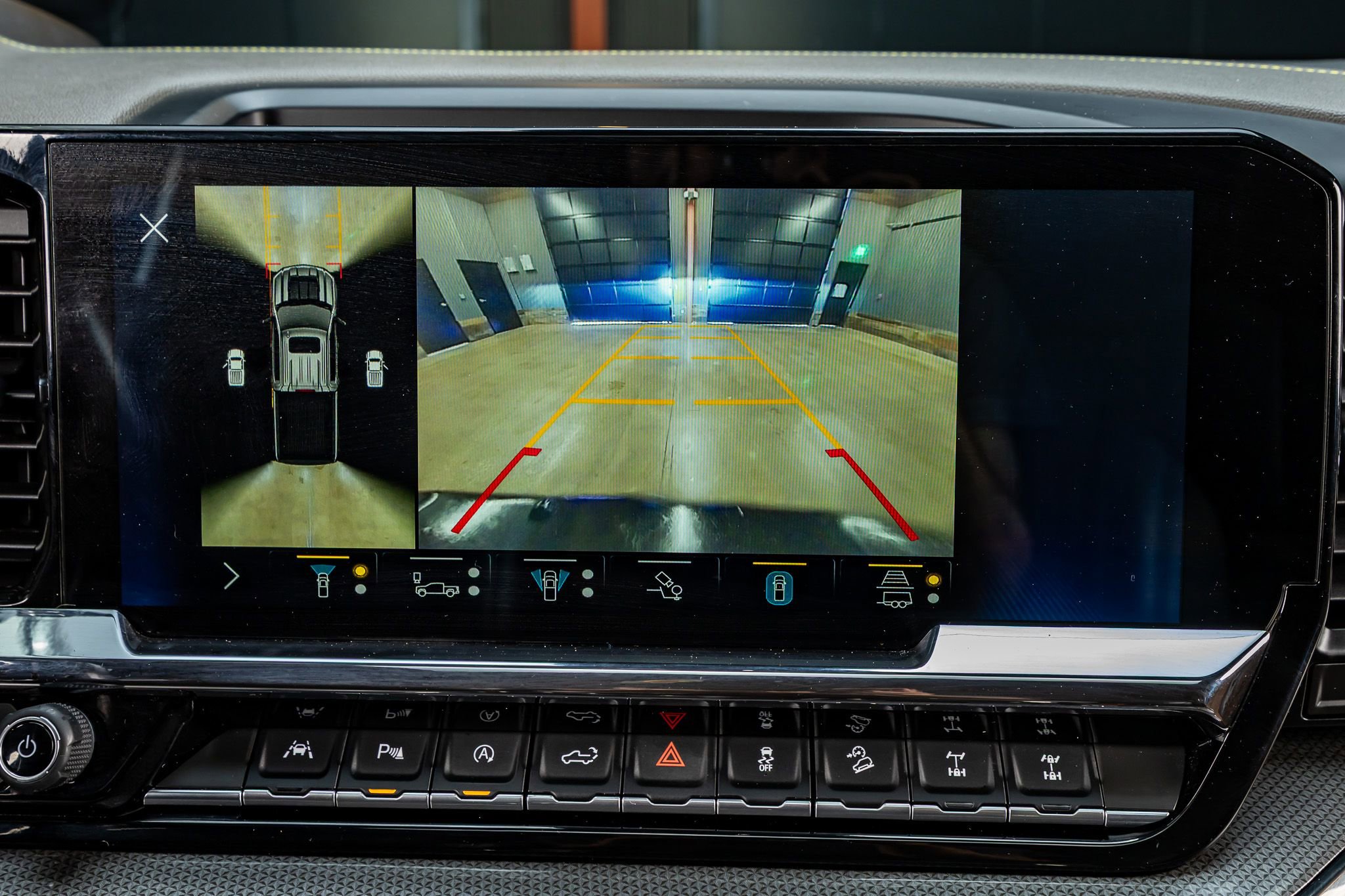 Used 2022 Chevrolet Silverado 1500 ZR2 w/ Technology Package AWD/4WD image 26