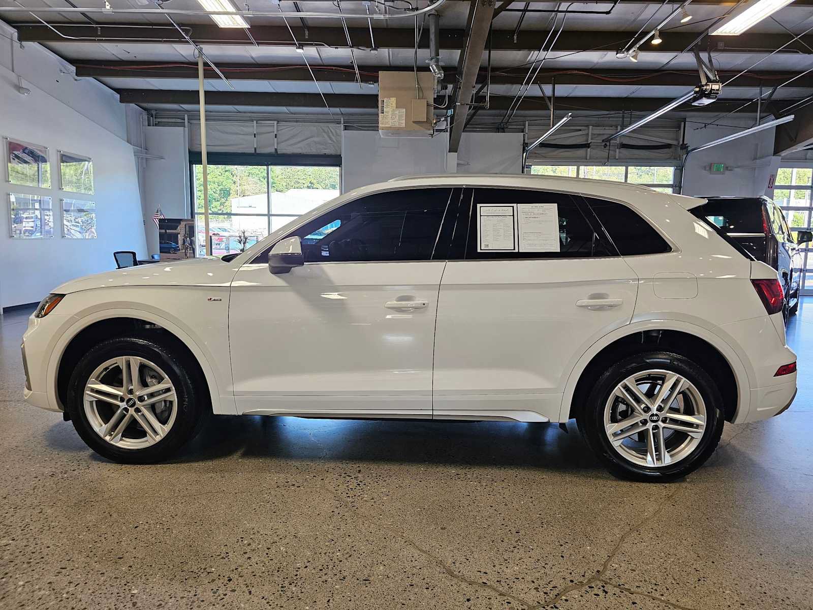 Used 2024 Audi Q5 e Premium w/ Convenience Package AWD/4WD image 6