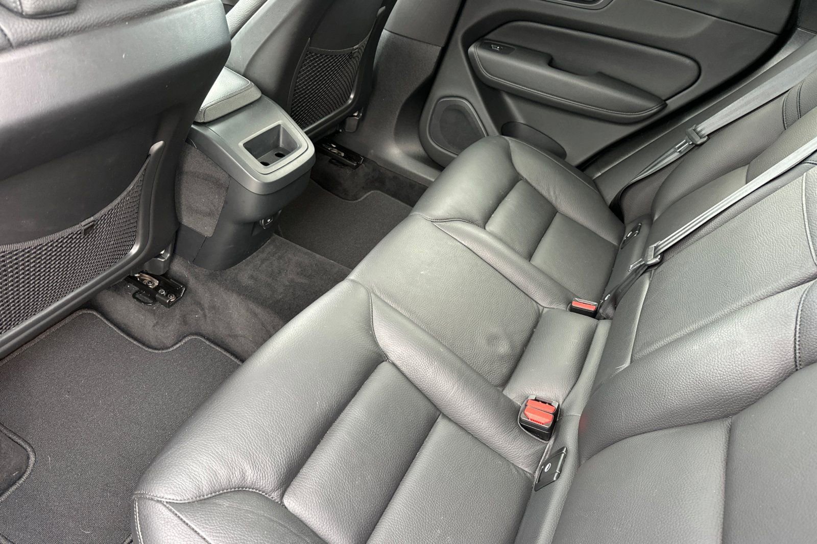 Used 2022 Volvo XC60 B5 Momentum w/ Advanced Package image 12