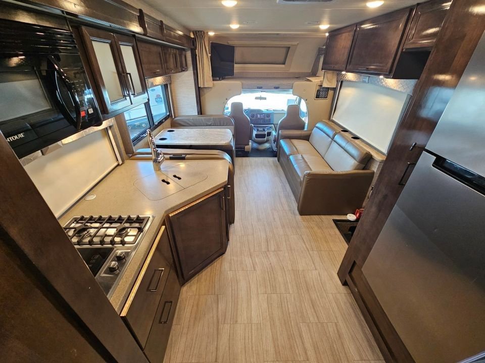 Used 2021 Ford E-450 and Econoline 450 Super Duty w/ Motorhome Prep Package image 10