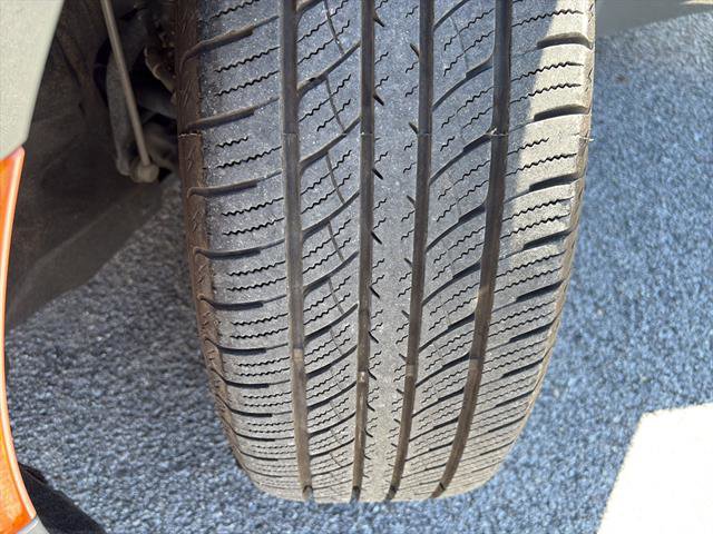 Used 2023 Chrysler Pacifica Limited image 10