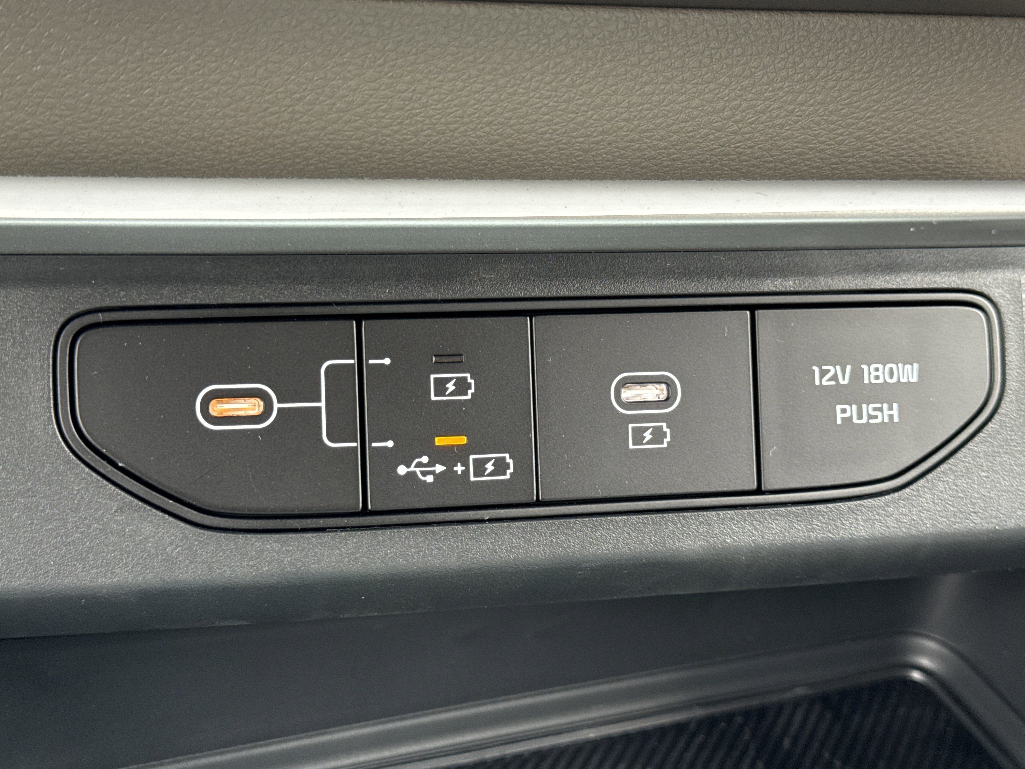 New 2025 Kia Carnival image 8