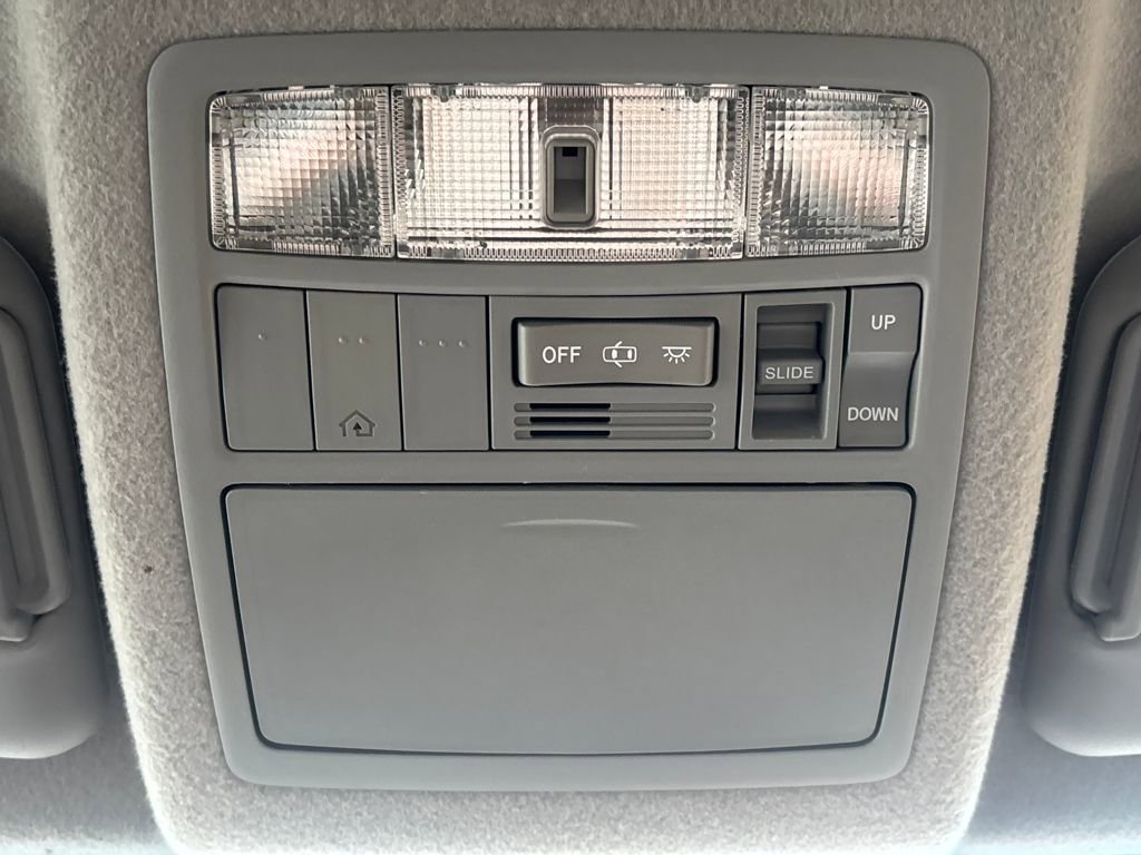 Used 2010 Toyota Highlander SE image 16