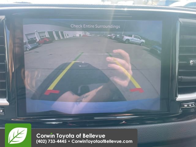 Used 2023 Chrysler Pacifica Touring-L image 13