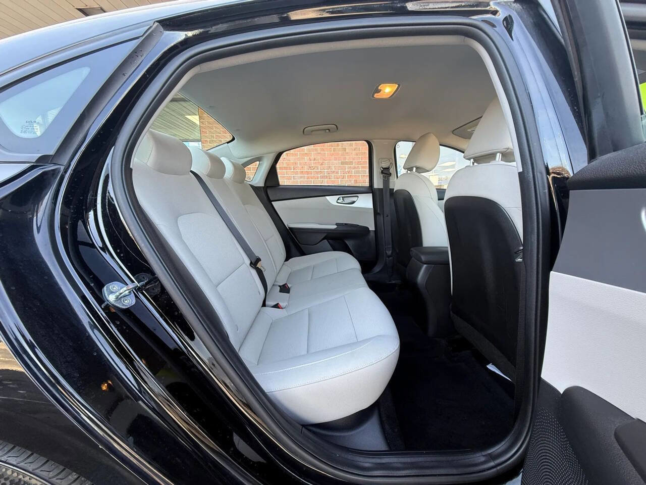 Used 2022 Kia Forte LXS w/ LXS Technology Package image 17