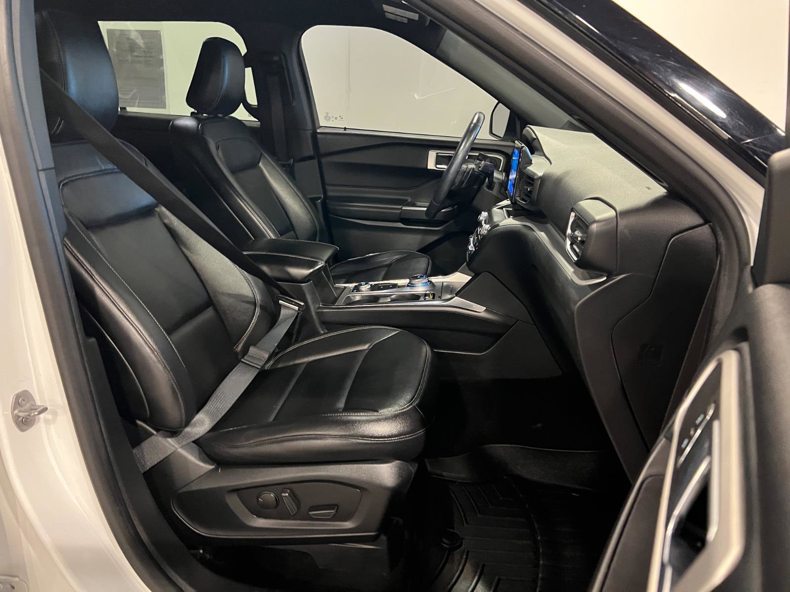Used 2020 Ford Explorer XLT w/ Equipment Group 202A image 39