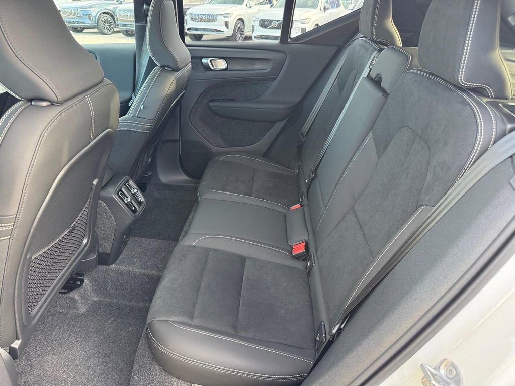 New 2026 Volvo XC40 B5 Ultra w/ Climate Package AWD/4WD image 9