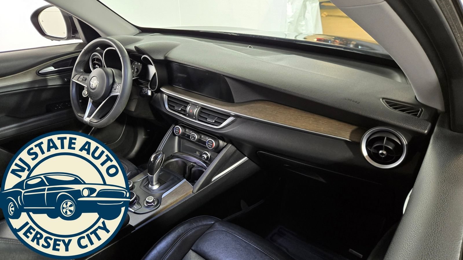 Used 2018 Alfa Romeo Stelvio Ti AWD/4WD image 38