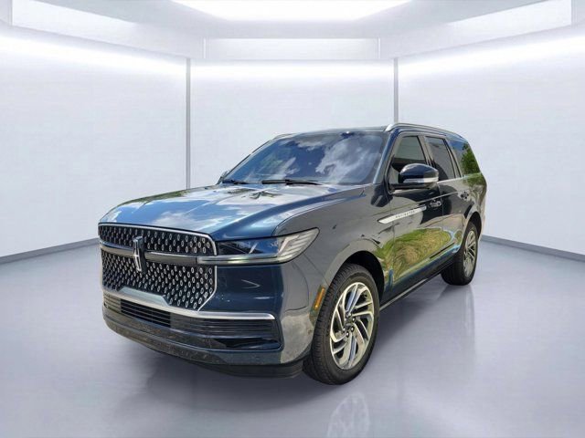 Used 2025 Lincoln Navigator Reserve AWD/4WD image 2