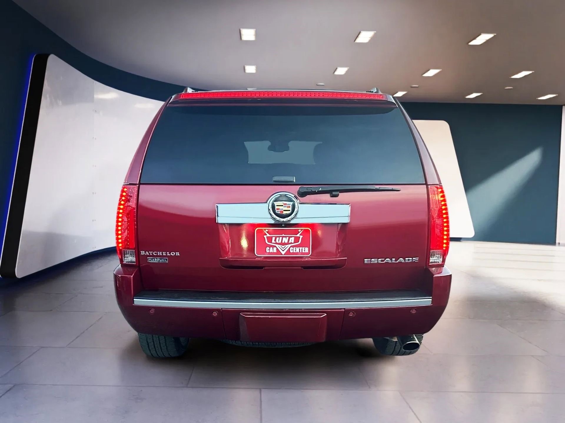 Used 2010 Cadillac Escalade Premium image 4