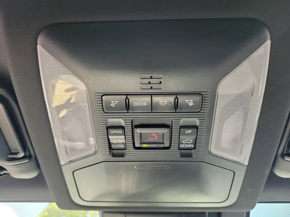 Used 2021 Toyota RAV4 SE w/ Weather & Moonroof Package AWD/4WD image 21