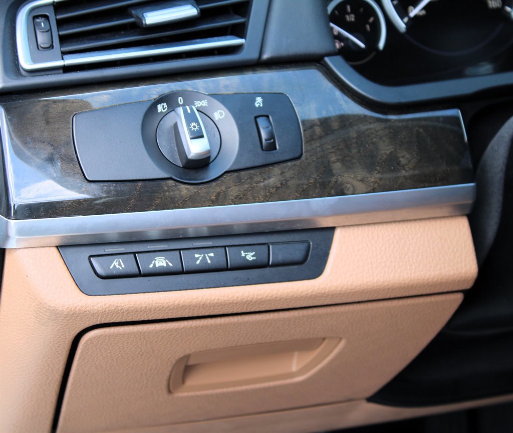 Used 2013 BMW 750Li RWD image 30