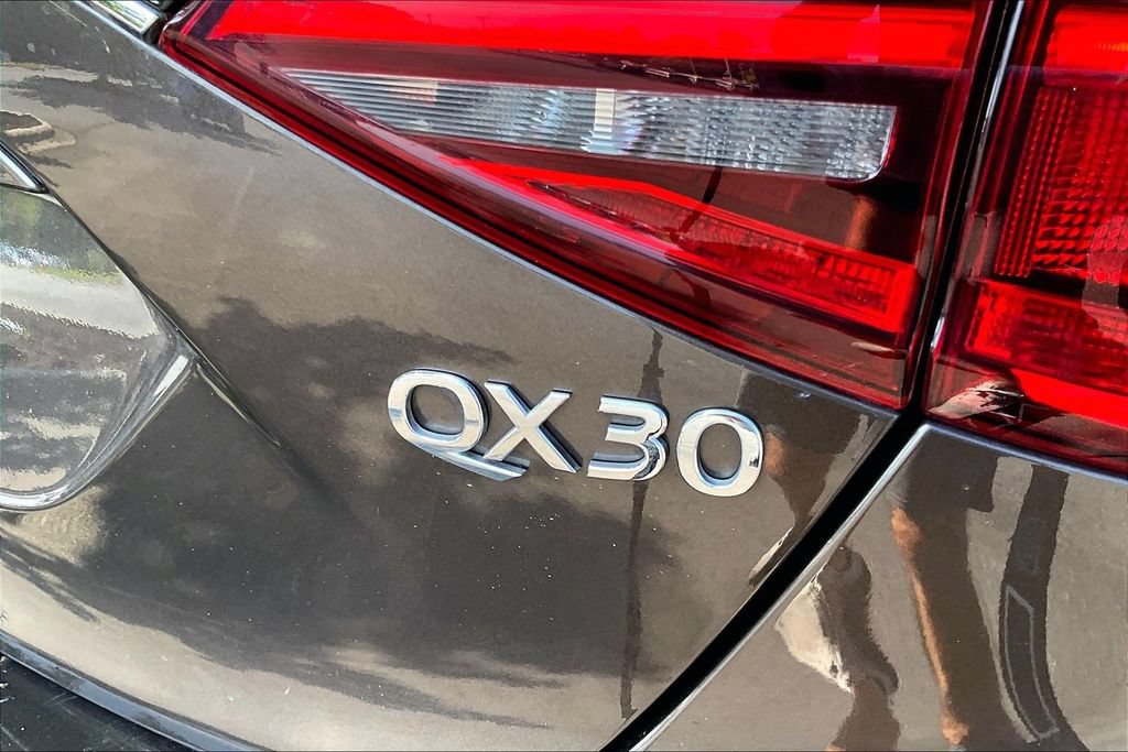 Used 2017 INFINITI QX30 Premium w/ Navigation Package FWD image 26