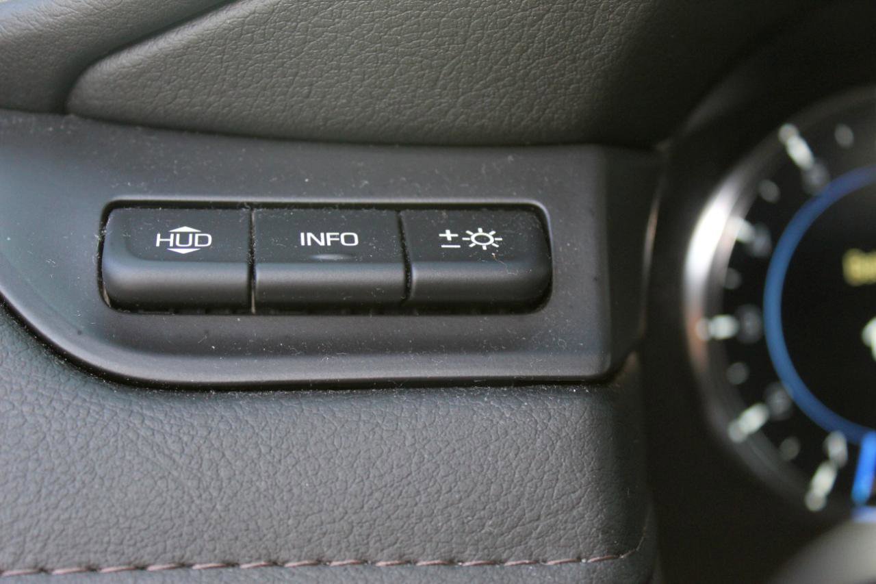 Used 2016 Cadillac Escalade ESV Premium AWD/4WD image 30