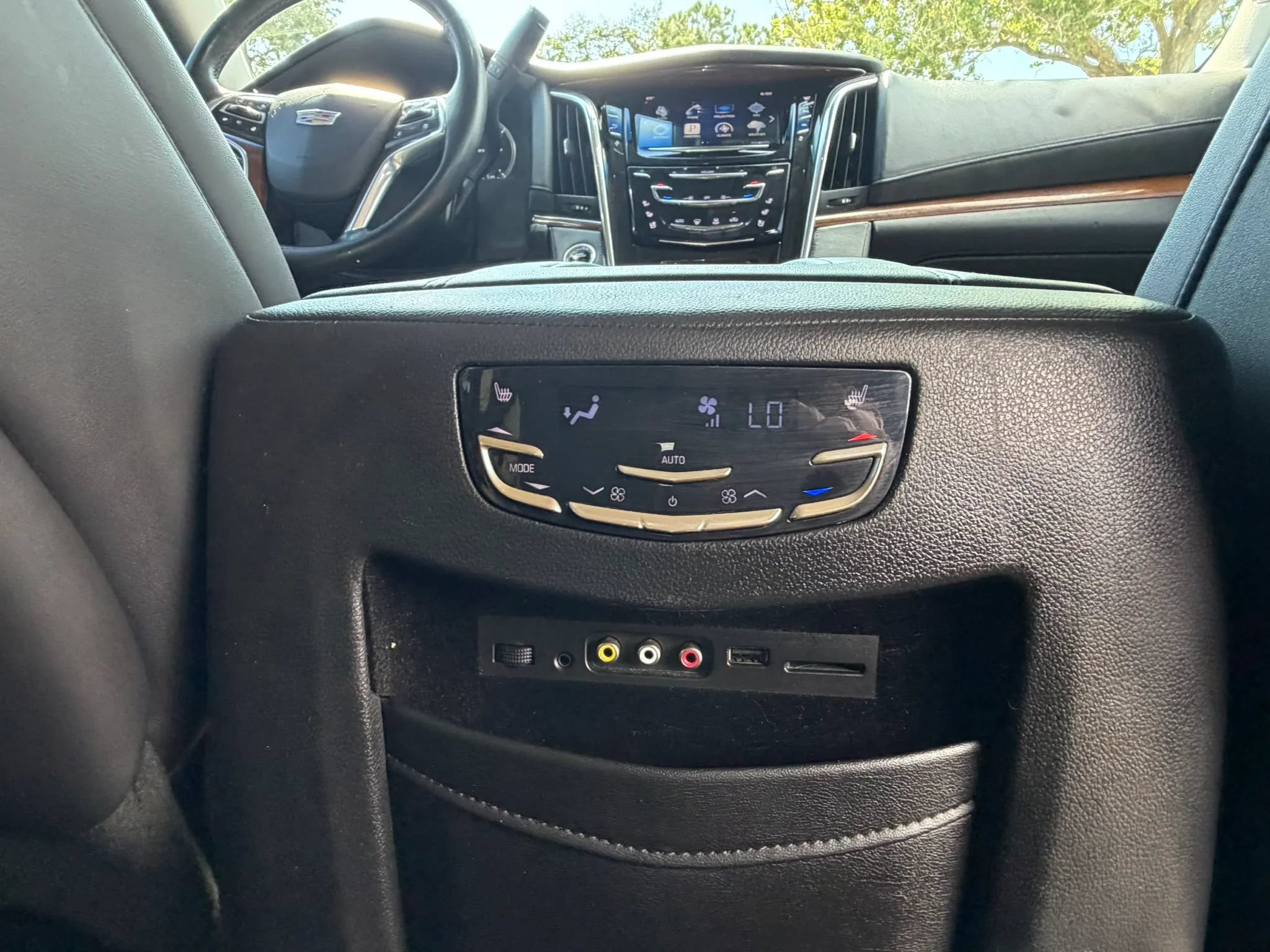 Used 2016 Cadillac Escalade Luxury RWD image 25